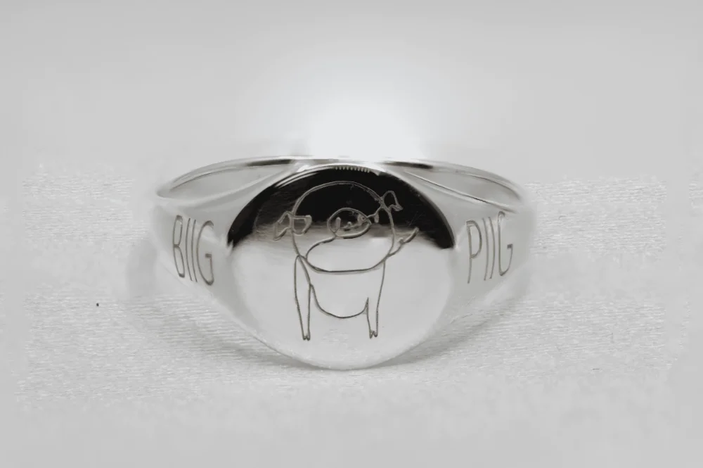 PIIG signet ring, front