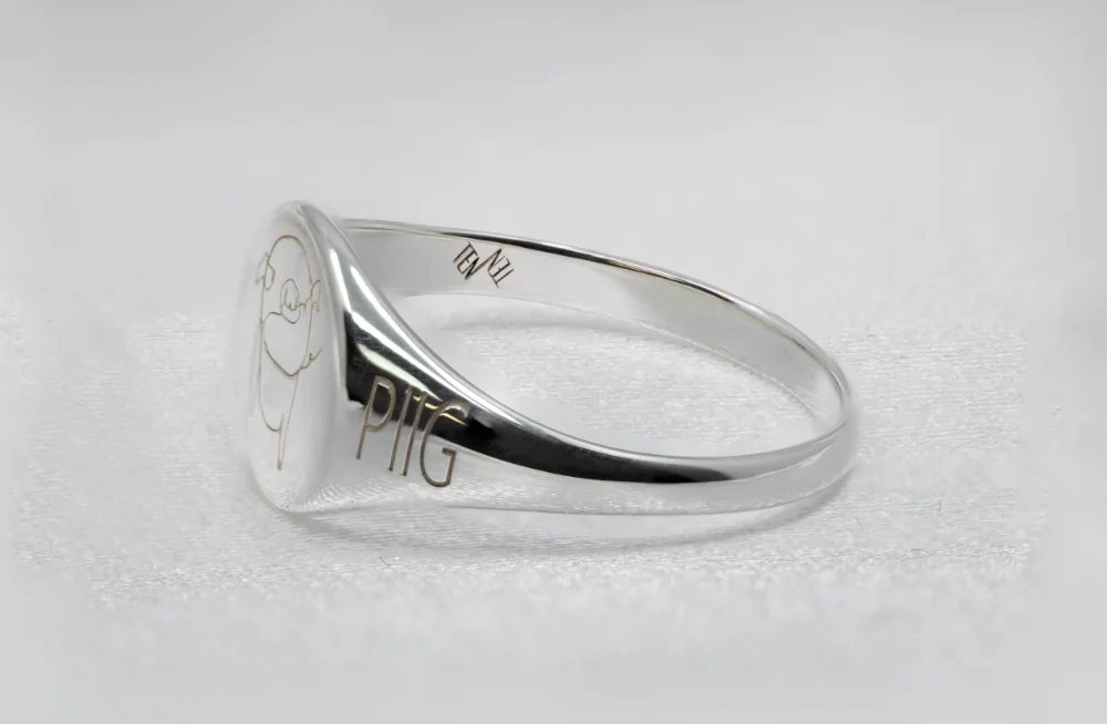 PIIG signet ring, side