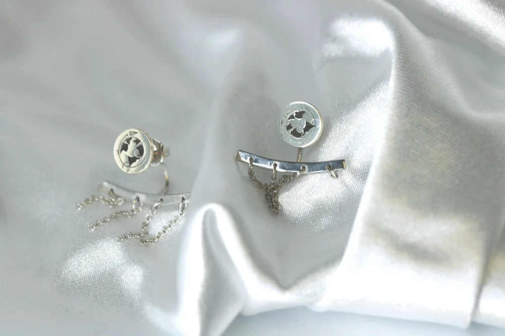 Travel earrings